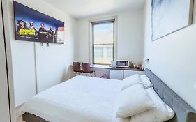 City Studio With Netflix Premium 4K And Memory Foam Bed